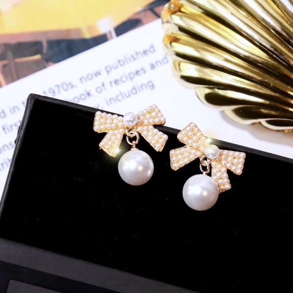 Pearly Ribbon Earring