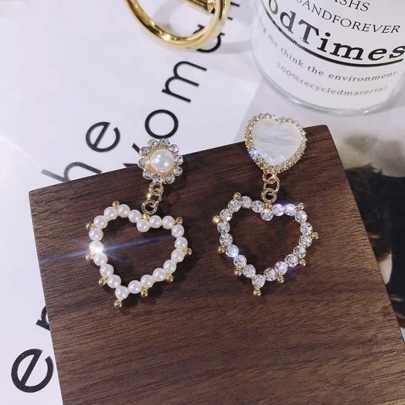 Diamond Milky Pearl Gold Hearts Earring