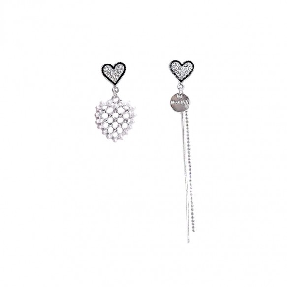 Criss Cross Hearts Asymmetry Earring