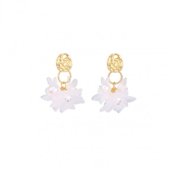 White Flower Petals w Pearl Earring